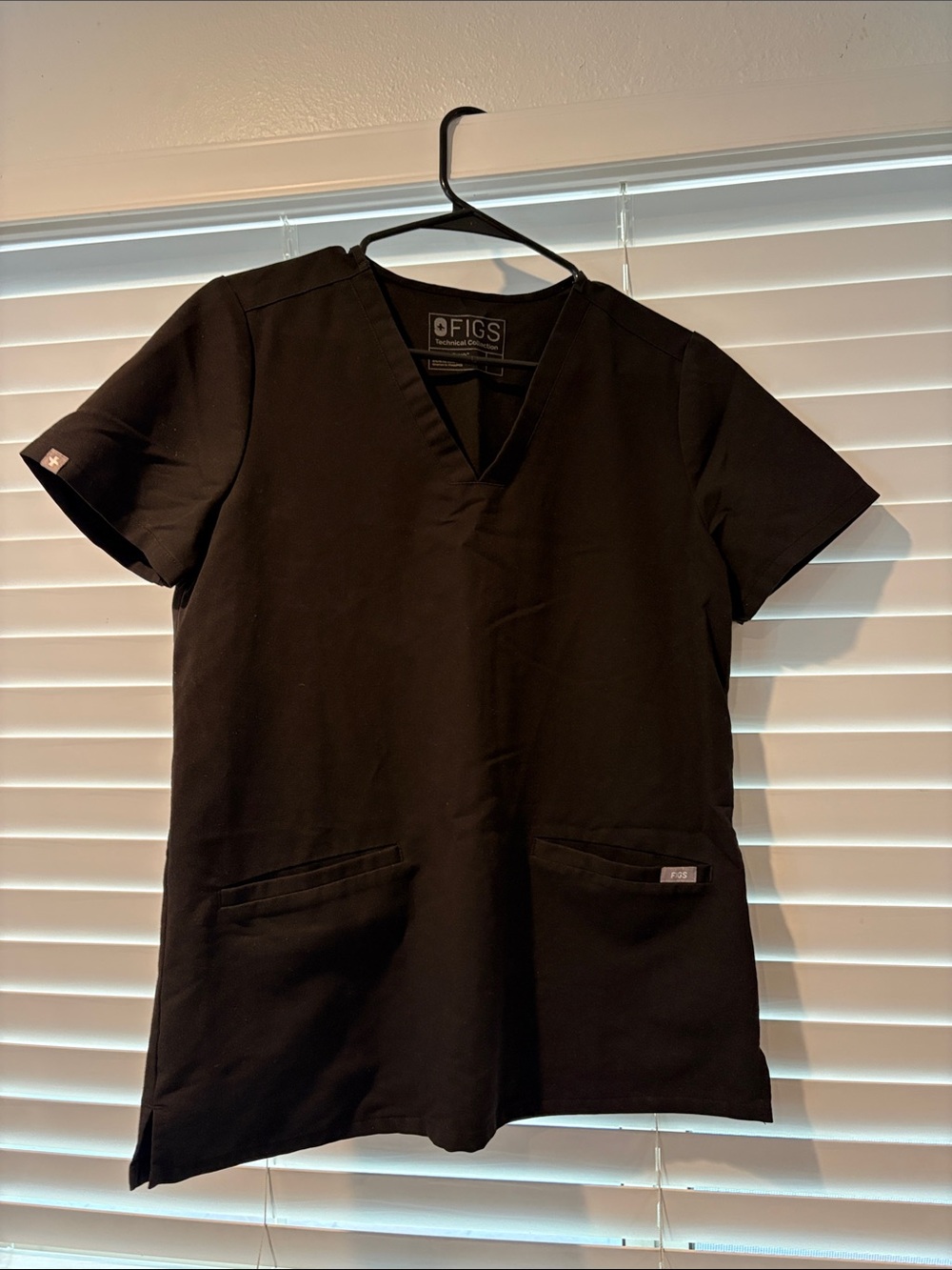 FIGS Women's V-Neck Scrub Top - Black